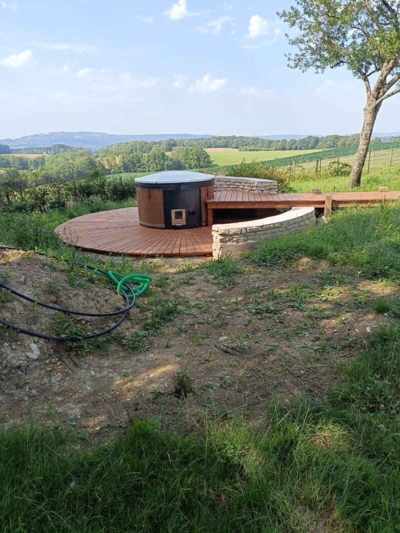 bain nordique avec aménagement terrasse en bois