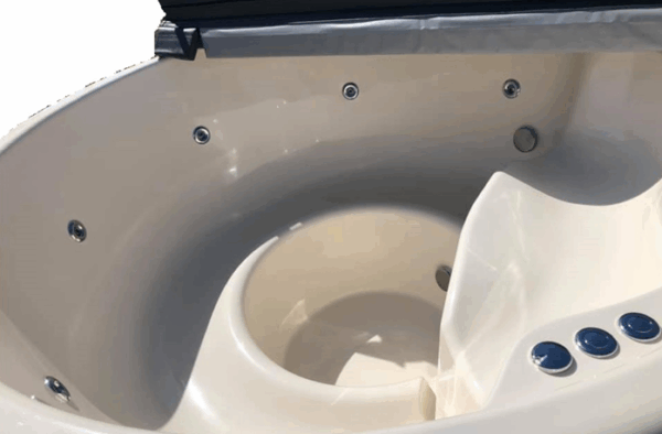 Cuve en fibre d'un bain nordique