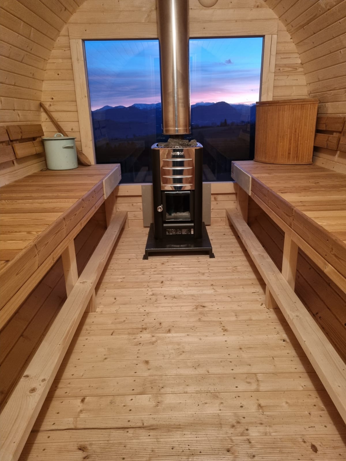 05 (5) intérieur d'une sauna tonneau en bois