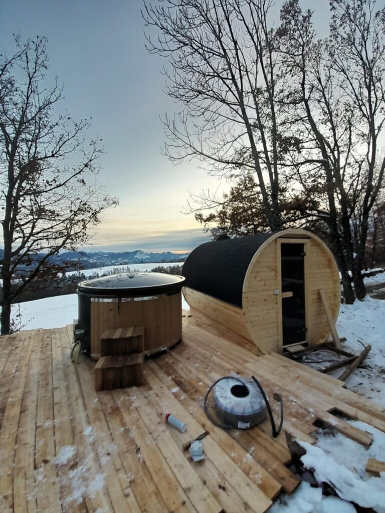 bain nordique et sauna tonneau pour une location saisonnière